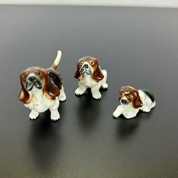 Vintage Small Basset Hounds Set of 3 Dog Puppies
Ceramics Glossy Shelf Sitters - Picture 2 of 11